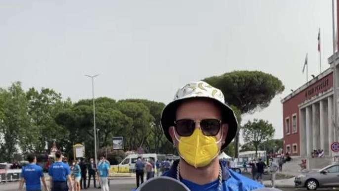Italia, Clementino all’Olimpico con i cartonati portafortuna: c’è anche Immobile - FOTO
