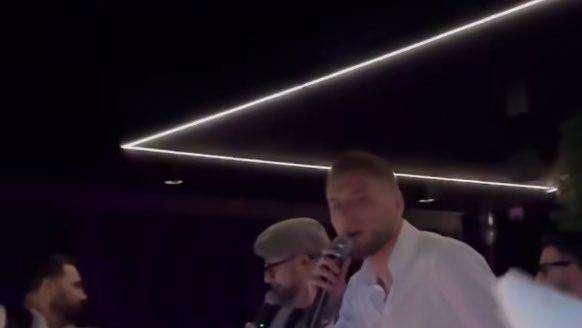 Lazio, Immobile si scatena alla festa di compleanno: al karaoke canta... 