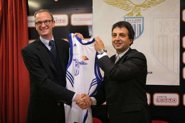 Basket: Lazio e Virtus insieme presentano la maglia, Hernanes vs Totti a breve in campo in un calcio-basket