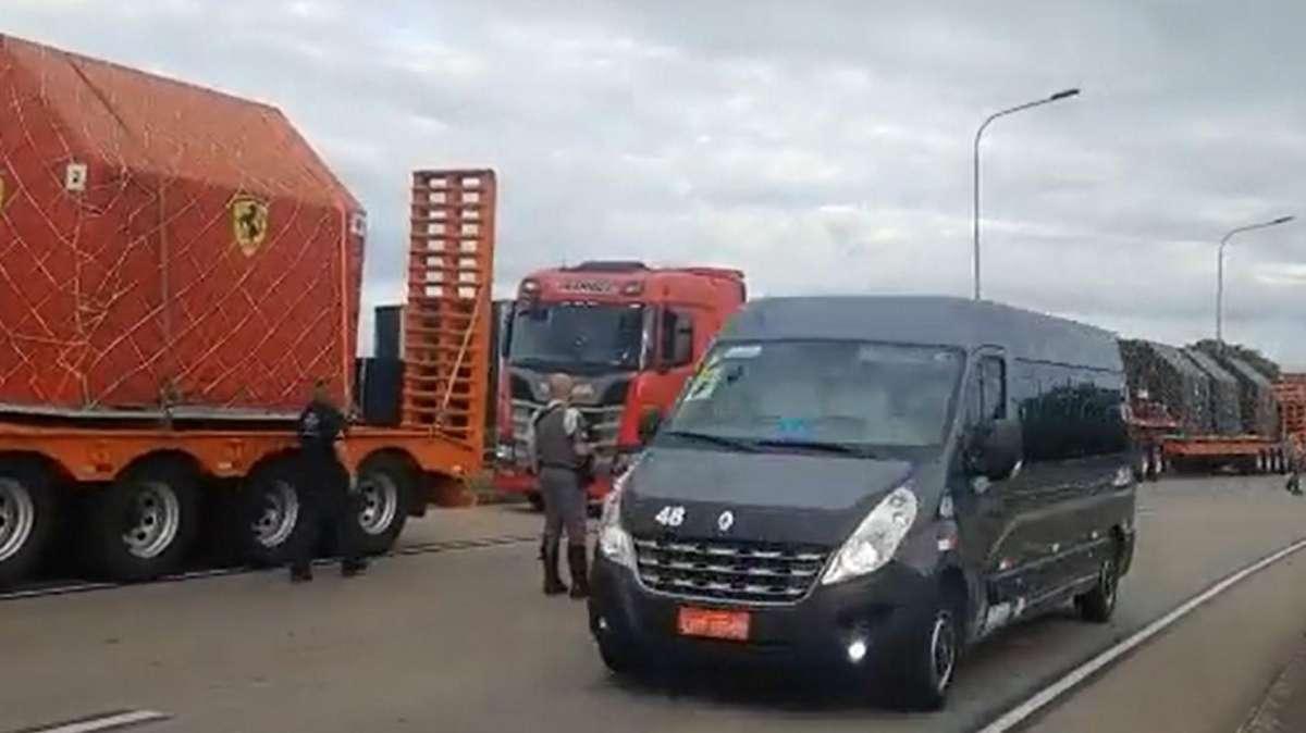 F1 | Clamoroso: Ferrari bloccata in Brasile sull'autostrada. Gp a rischio?