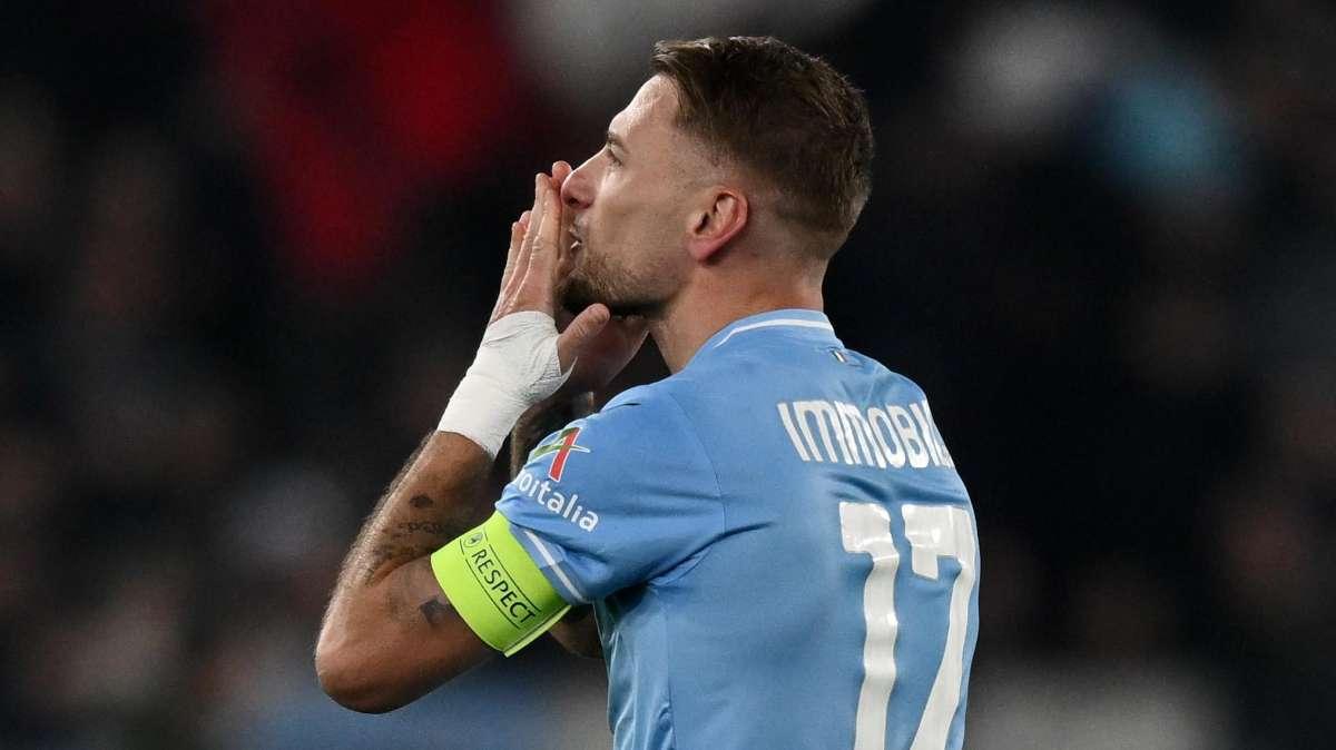 Bayern - Lazio, Immobile capitano vero: il gesto durante il riscaldamento