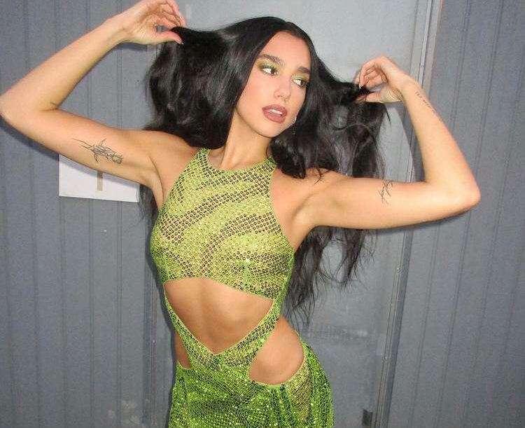 Dua Lipa non si esibirà ai Mondiali 2022. Via social il duro attacco al Qatar