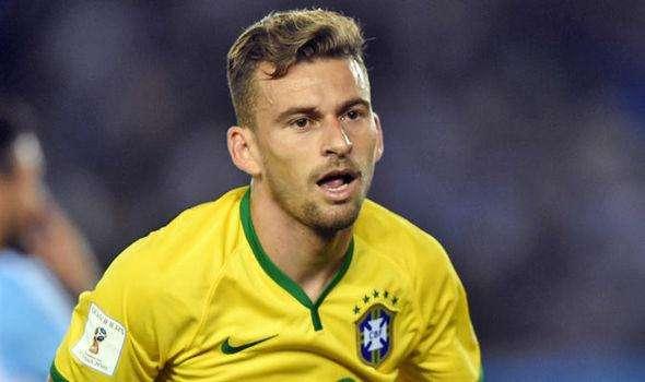 Calciomercato Lazio, dal Brasile esagerano: offerti 11 milioni per Lucas Lima