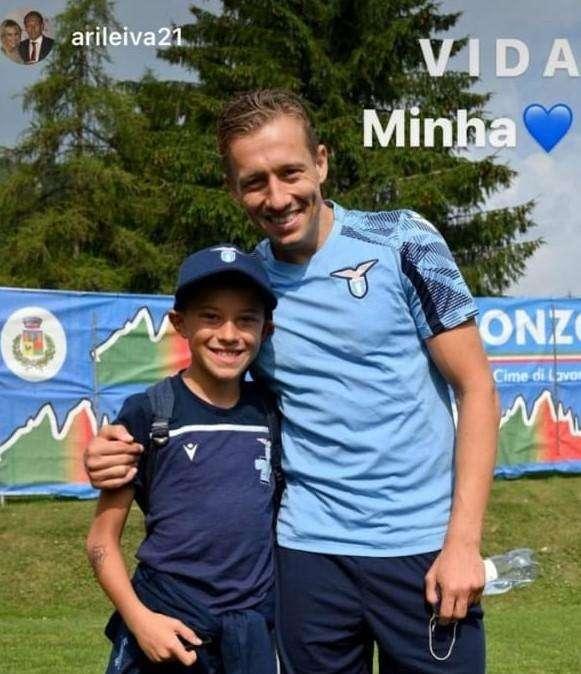 Lazio, ad Auronzo l'incontro con i ragazzi del Summer Camp. E Leiva riabbraccia il figlio... - FOTO