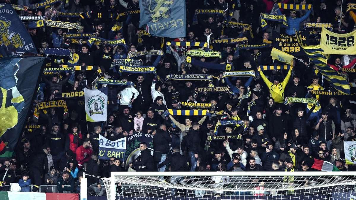 Frosinone - Lazio, i tifosi gialloblù contro Guendouzi: il motivo