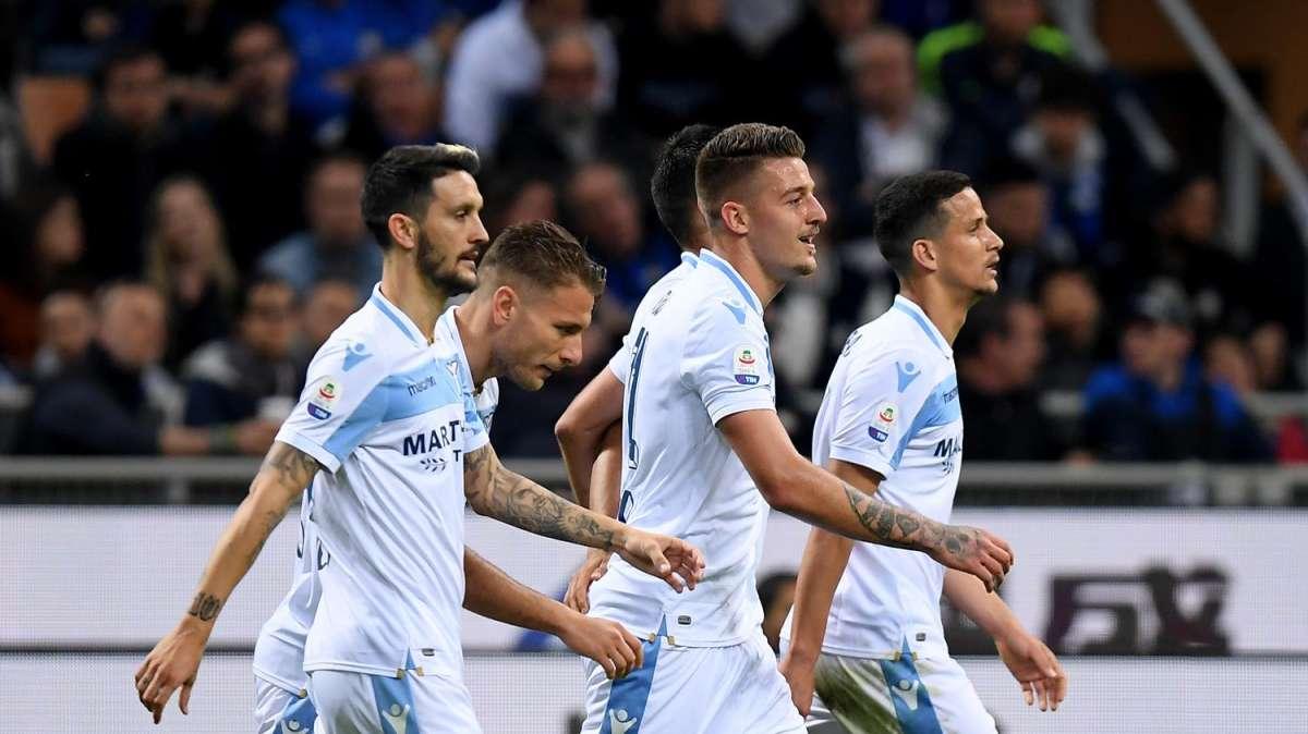 Lazio, la società fa "una passeggiata nella memoria": che gioie a San Siro! - VIDEO