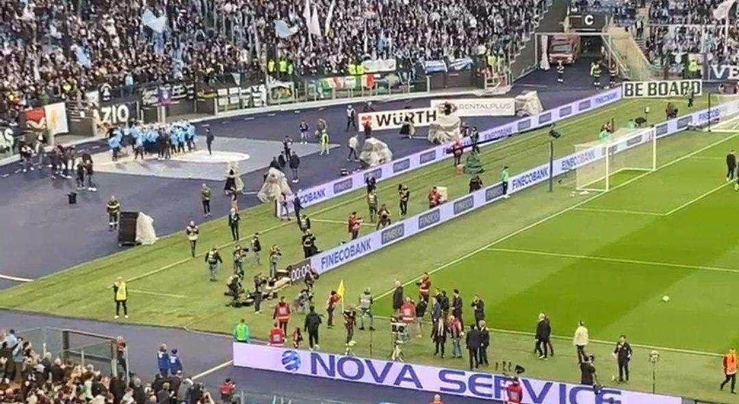 Lazio - Roma, Eriksson sotto la Nord: l'abbraccio (e i cori) dei tifosi - VIDEO