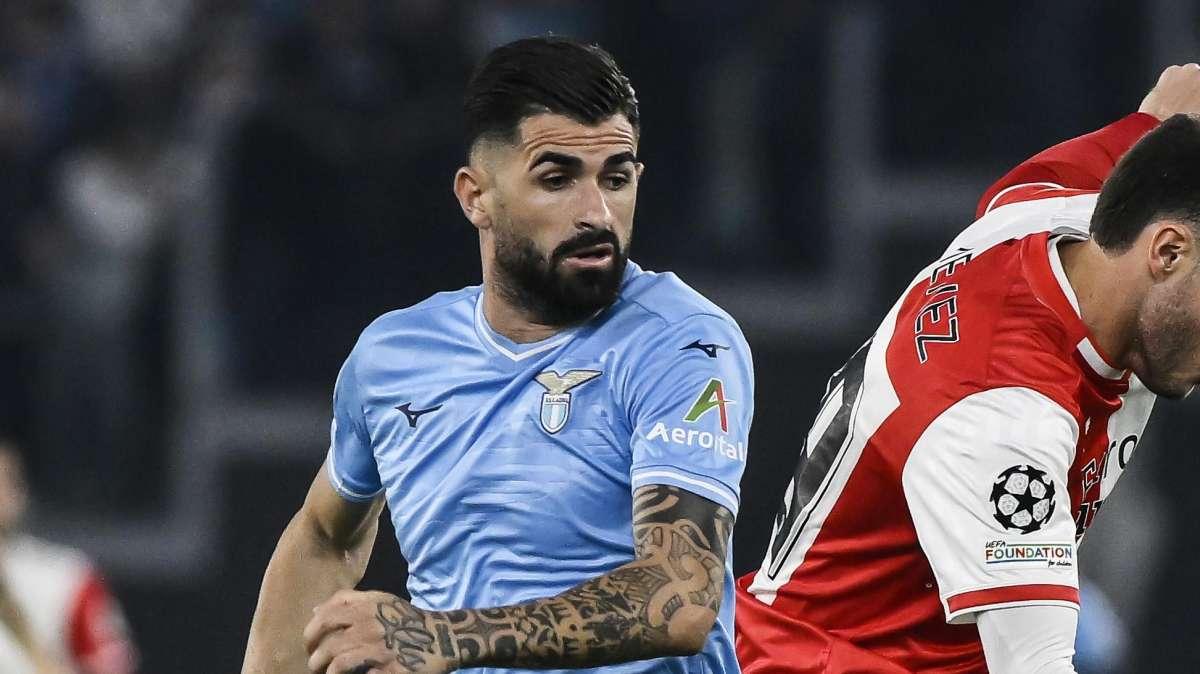 Lazio, spavento per Hysaj: la sua auto prende fuoco