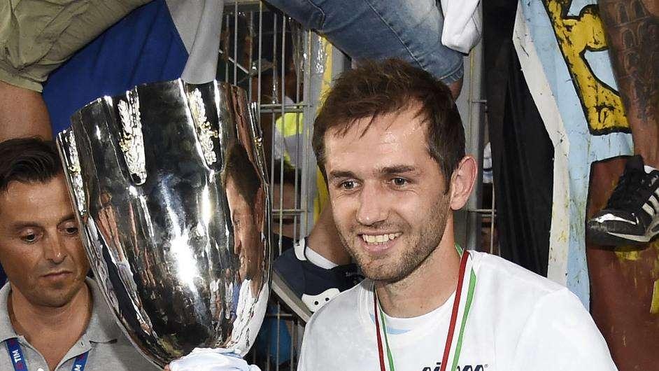 Lazio, è il compleanno di Lulic: gli auguri speciali della società - FOTO