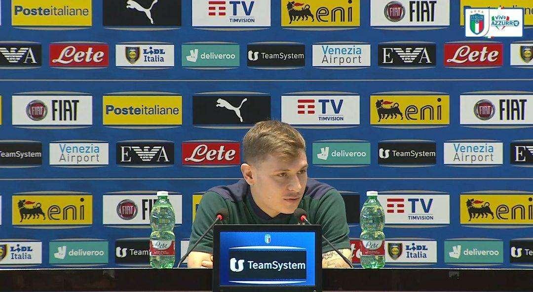 Barella, siparietto in conferenza sulle "Notti magiche" del '90: le scuse della giornalista