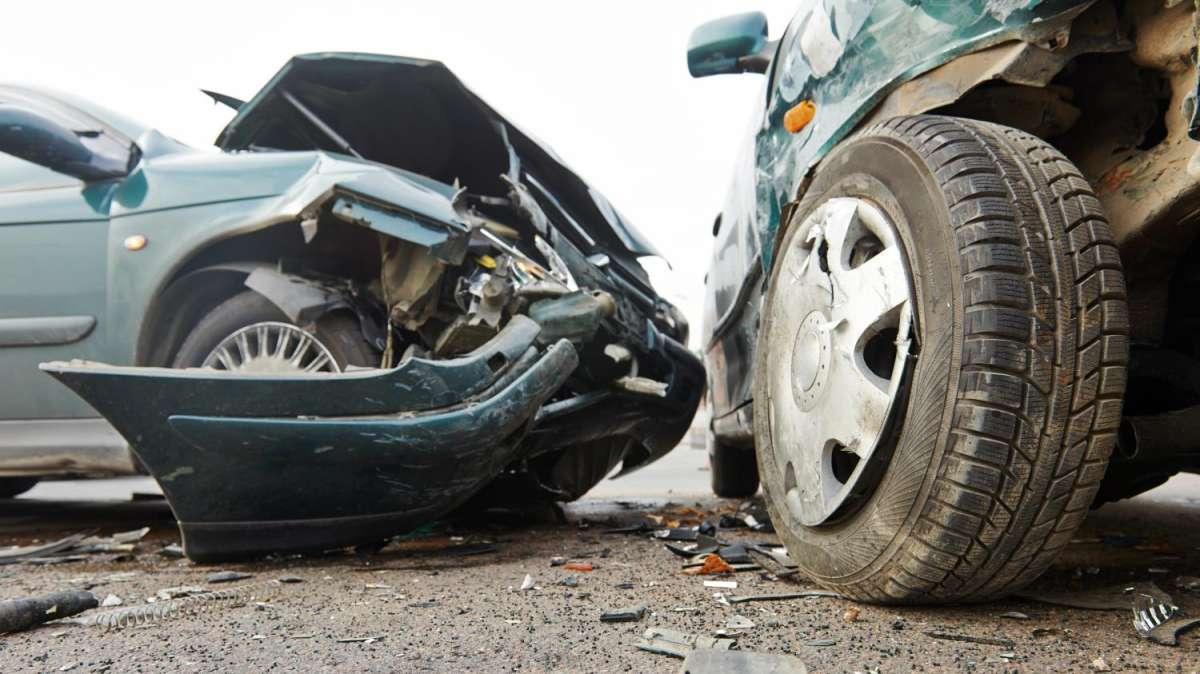 Grave incidente a Roma sulla Casilina: occupanti di un Range Rover scappano