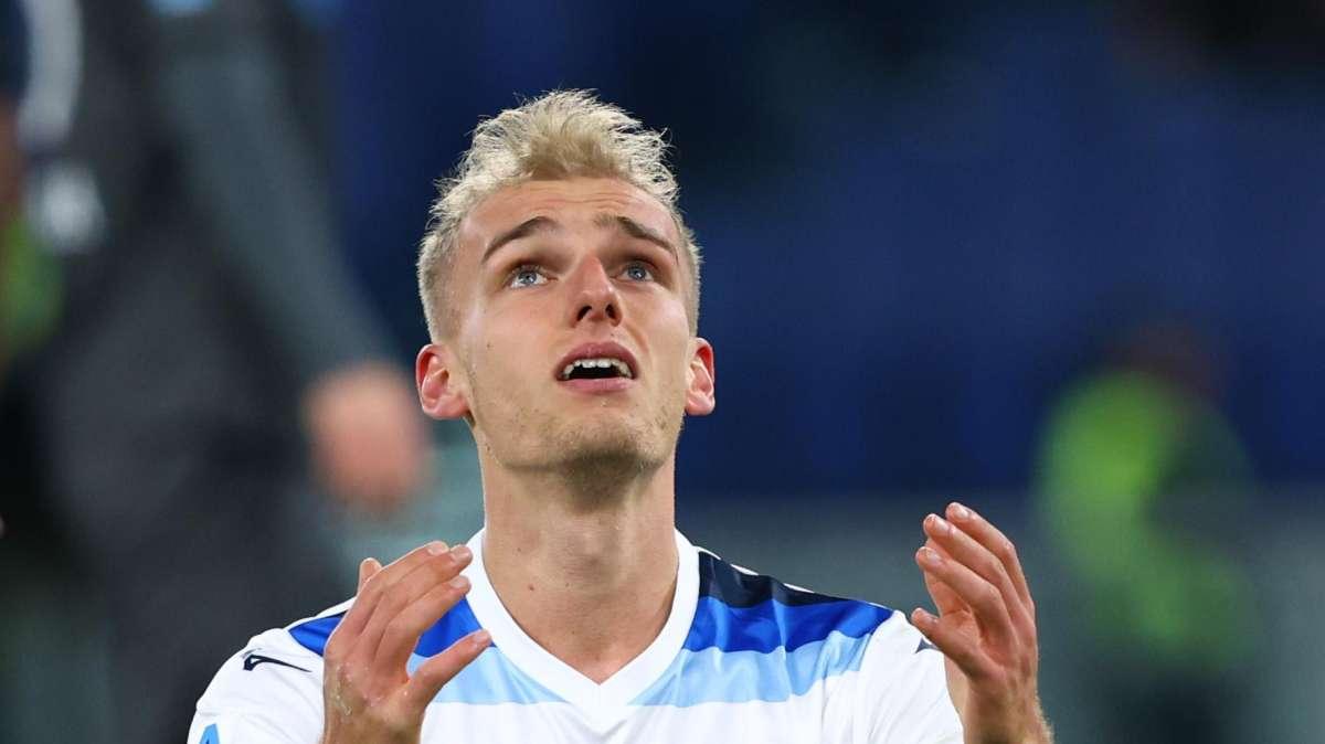Lazio, Isaksen festeggia sui social: "Quarter final next". Poi ringrazia i tifosi...