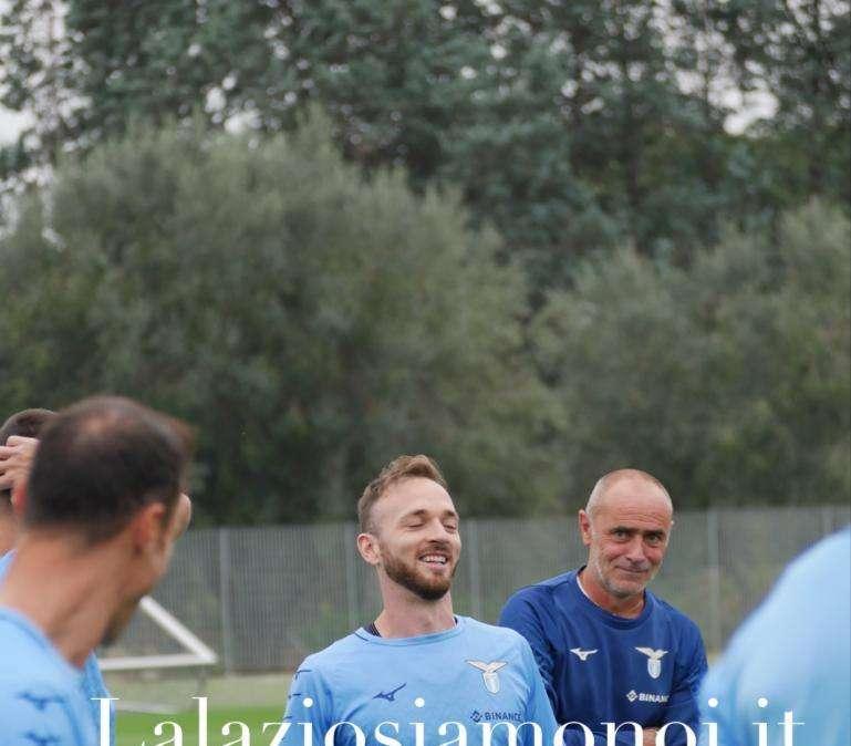 RITIRO | Lazio, Lazzari rimane a bocca aperta: "Hai registrato?" - VIDEO
