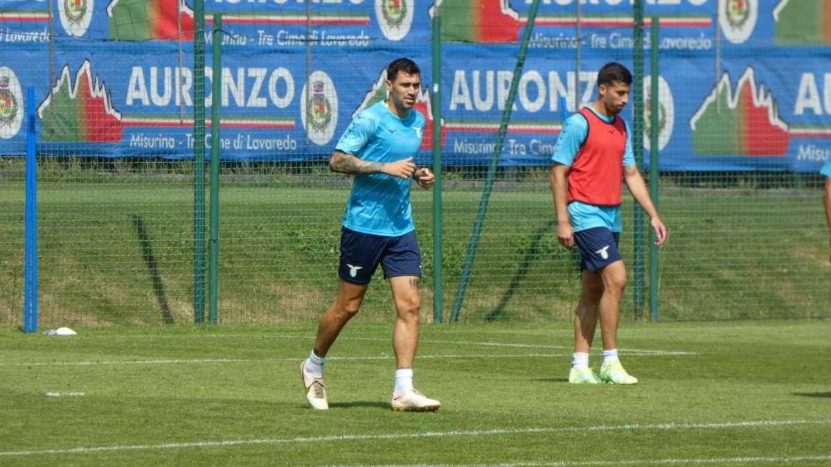 Lazio, Casale e Romagnoli inseparabili. E Luis Alberto ironizza... - FOTO