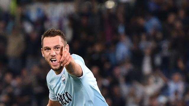 Rinnovo de Vrij: la Lazio accetta la clausola a 25 milioni, ora la decisione al difensore