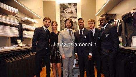 PHOTOGALLERY - Taglia e cuci, la Lazio si rifà il look nella nuova boutique della Sartoria Cardona