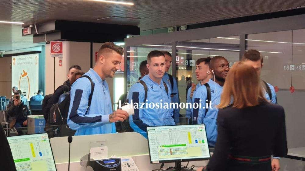 Lazio, la squadra è arrivata a Genova: tutto pronto per la sfida - FT & VD