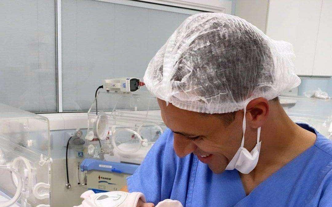 Fiocco rosa in casa Romulo, l'ex Lazio è diventato papà: l'annuncio social - FOTO
