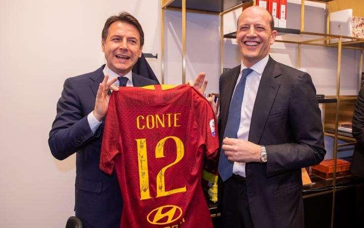 Roma, il sì del Conte sbagliato. Il Premier: "Vorrei allenarla"