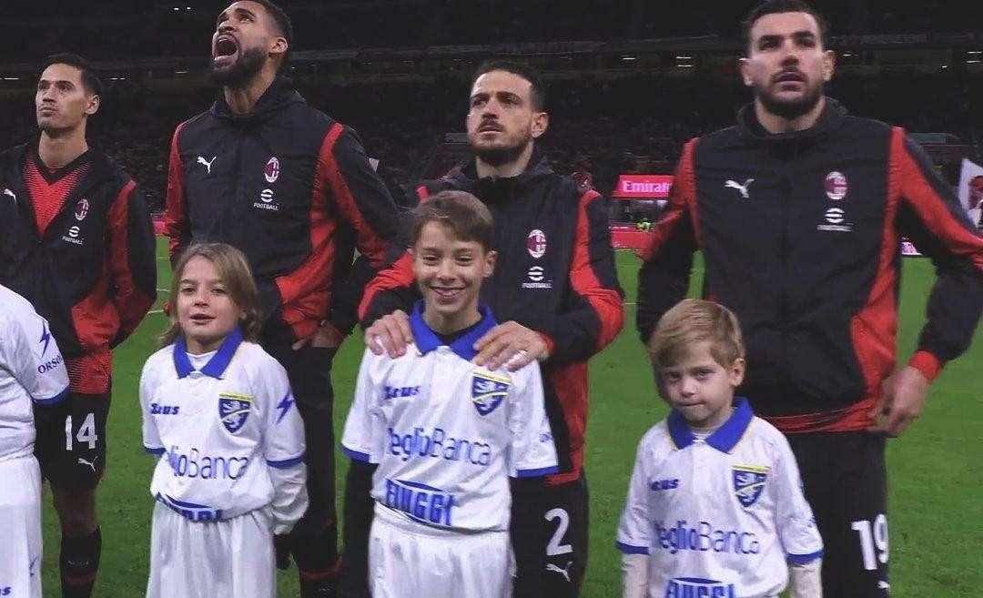 Milan | Fedez nella bufera, Leone in campo insieme a Theo. Gli hater: "Raccomandato"