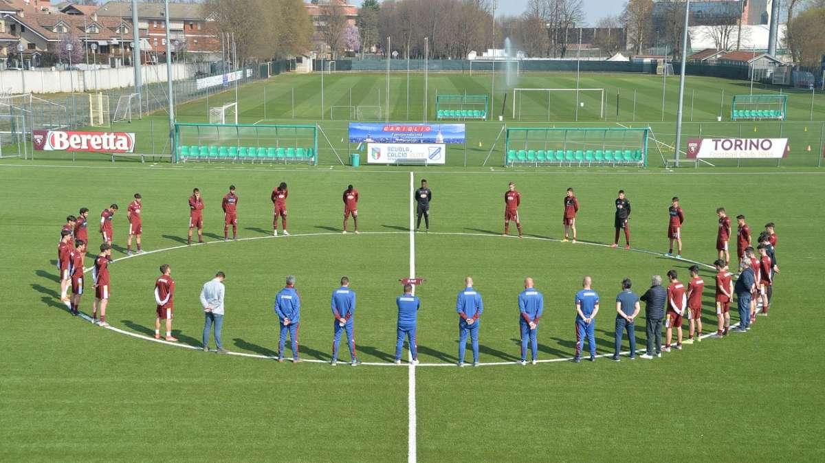 Morte Guerini, il Torino e il minuto di silenzio prima dell'allenamento - FOTO