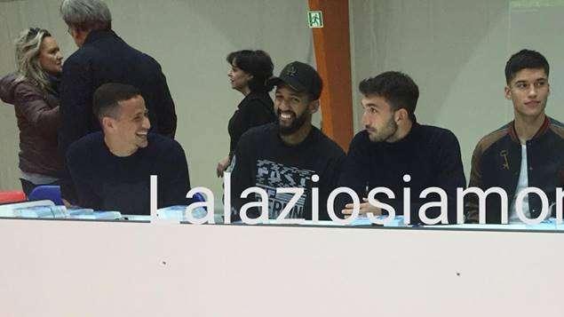 Lazio nelle scuole, Cataldi: "Arrendersi mai!". Correa: "Noi squadra anche fuori dal campo"