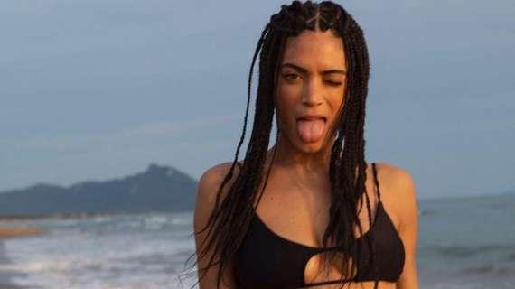 Paola Ferrari, nuovo attacco a Elodie: "Si sveste usando la scusa della libertà"