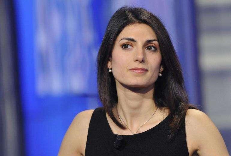 Stadio della Roma, Raggi in procura: "Farò chiarezza, basta fango". Indagato anche Malagò