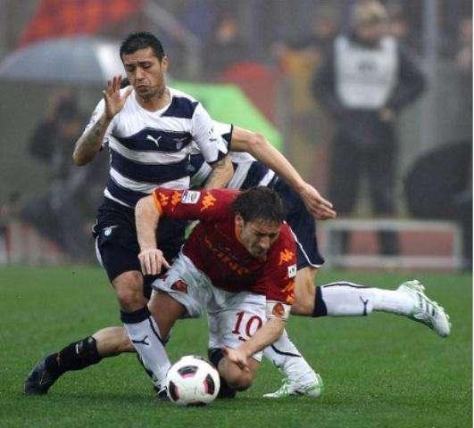 Social, gli auguri 'particolari' di Matuzalem a Totti - FOTO
