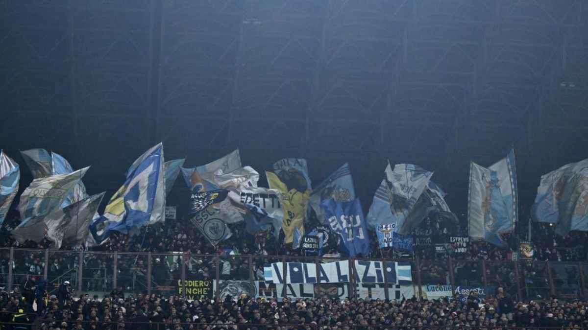 Lazio, a Parma tutti con la sciarpa: l'invito del tifo organizzato