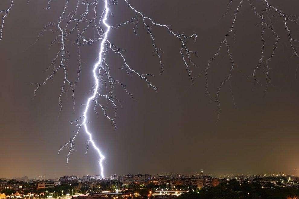 Meteo Roma / Diluvio sulla capitale, le previsioni per Lazio - Parma