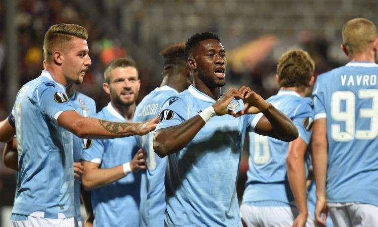 Lazio, Bastos premiato dall'ambasciata dell'Angola - FOTO