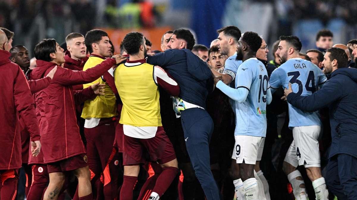 Il Corriere dello Sport accende Lazio - Roma: "Un finale da derby!" - FOTO