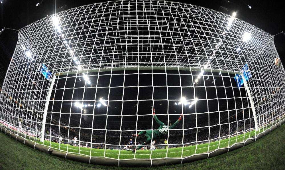 Le 'prime volte' del calcio ai tempi del Covid: tra gol, sostituzioni e problemi muscolari