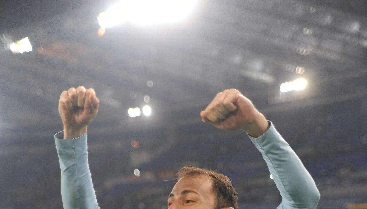 Cori anti-Roma, multa di 12 mila euro per Radu e la Lazio