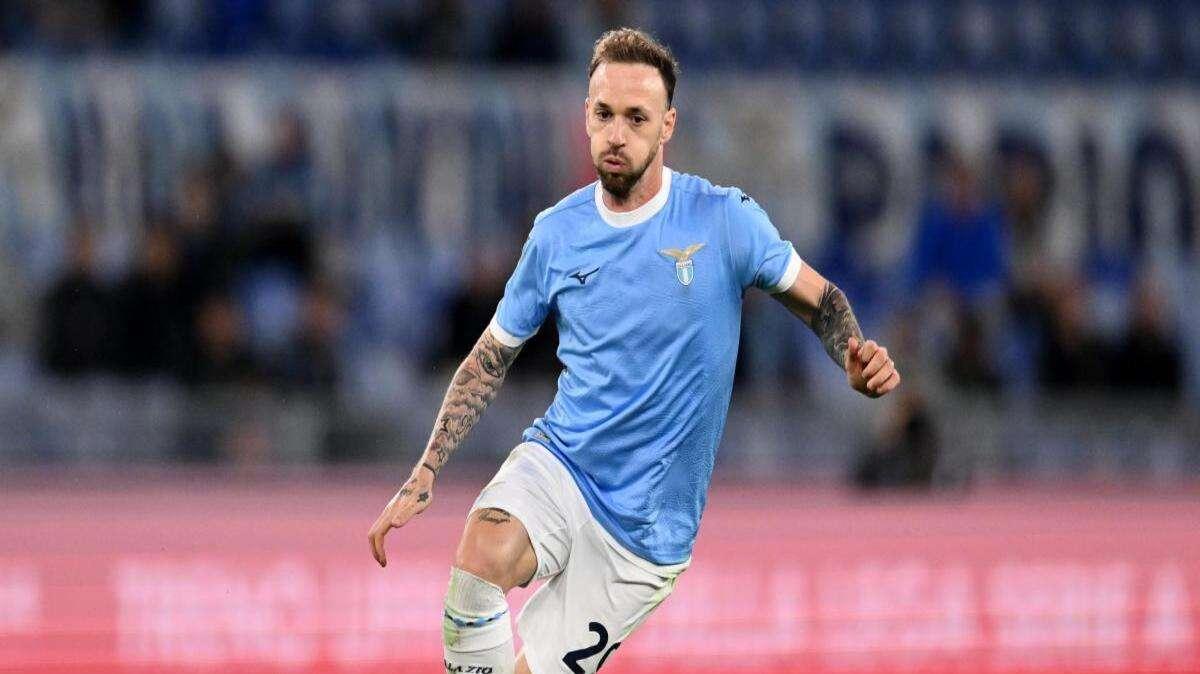 Lazio, Lazzari sul segreto di Sarri in difesa: le parole a Dazn