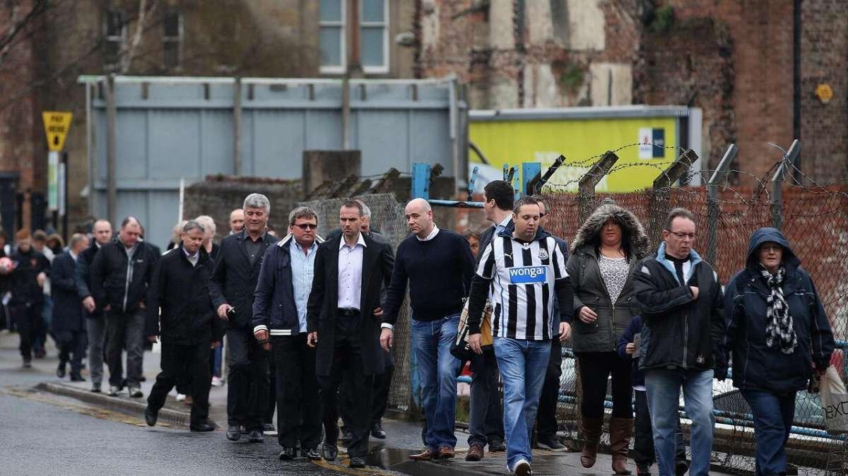 Champions, il Newcastle lancia la sfida alla Lazio: il nuovo coro dei tifosi - VIDEO