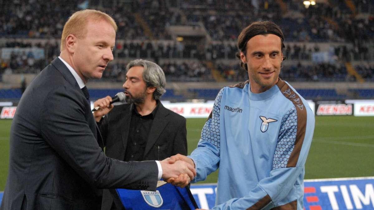 Lazio, anche Mauri sarà al Dall'Ara. Lo scatto in stazione: "Direzione Bologna" - FOTO