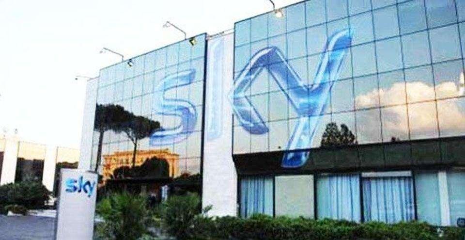 Sky, fumo nella sede di Roma: evacuate 40 persone