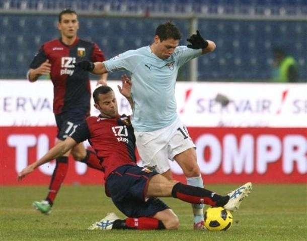 LE PAGELLE di Genoa-Lazio: Lichtsteiner furia, Zàrate brillante e generoso, Mauri ed Hernanes steccano