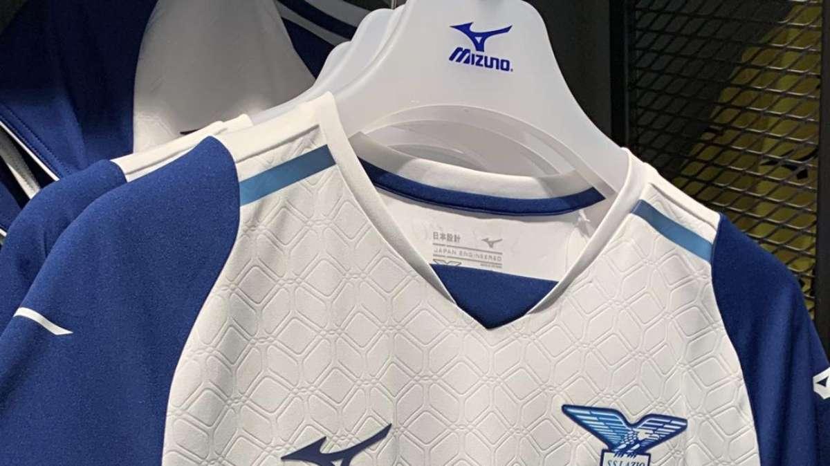 Lazio, tutti pazzi per la nuova maglia: tifosi in fila ai Lazio Style 