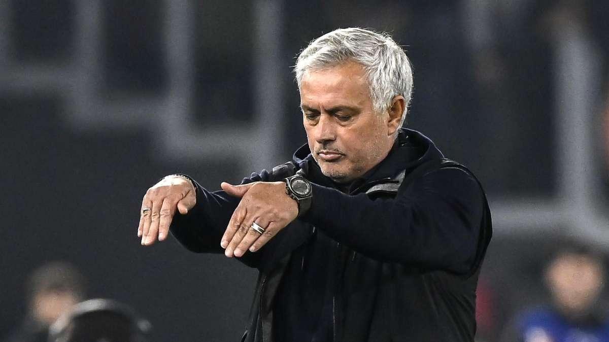 Roma, Mourinho contro arbitro e VAR: "Sono preoccupato..."