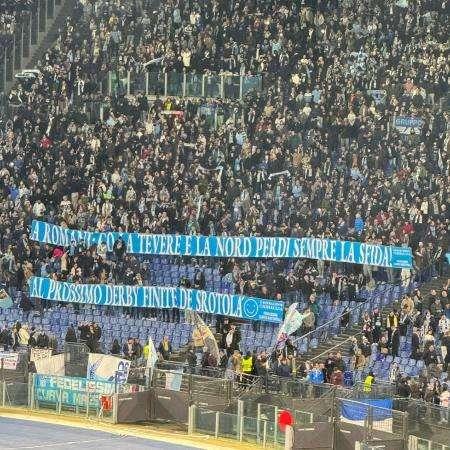 Lazio - Celtic, sugli spalti compare lo striscione di sfottò ai romanisti - FOTO