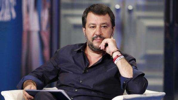 Politica / Salvini: "Renzi pallone gonfiato, ladro di democrazia"