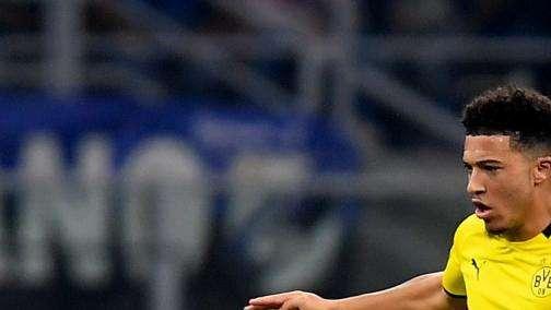 Borussia Dortmund, dal barbiere senza mascherina: multati Sancho e Akanji