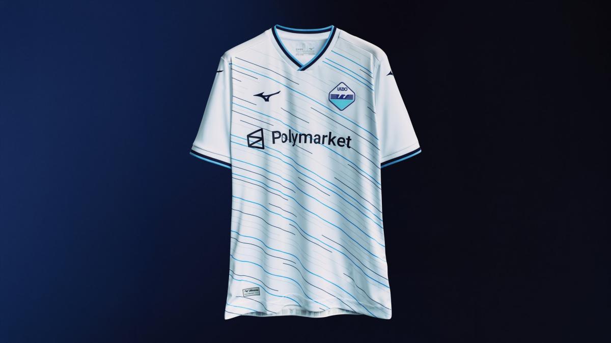 GALLERY - Lazio, la maglia 'Away’ punta sul bianco e su un vecchio stemma