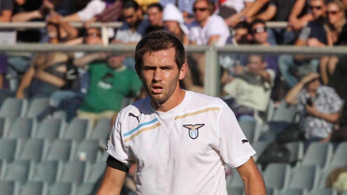 FORMELLO - Squadra che vince non si cambia..Reja si affida ancora al 4-3-1-2 per la gara di Bologna e sceglie Lulic per la mediana