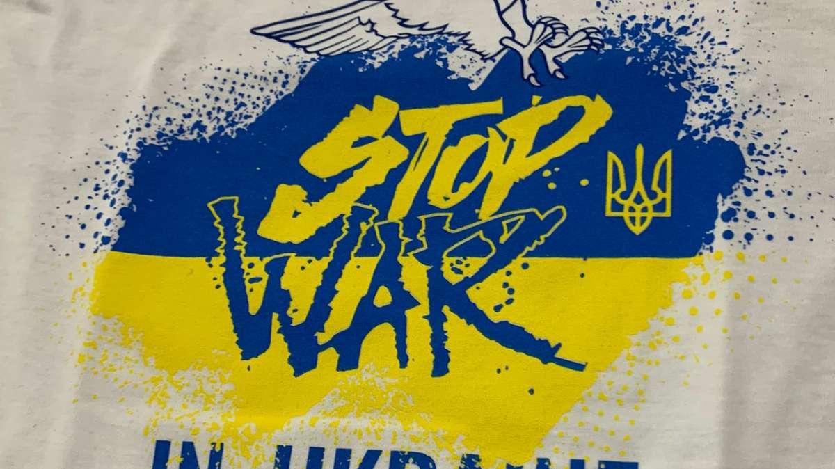 Lazio, nel riscaldamento maglia speciale per l'Ucraina - FT