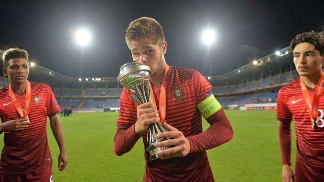 Calciomercato Lazio, talento e gioventù per la difesa: spunta Queirós