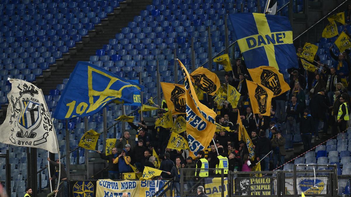 Lazio, cori contro Lotito dai tifosi del Parma. Ma niente multa: l'episodio